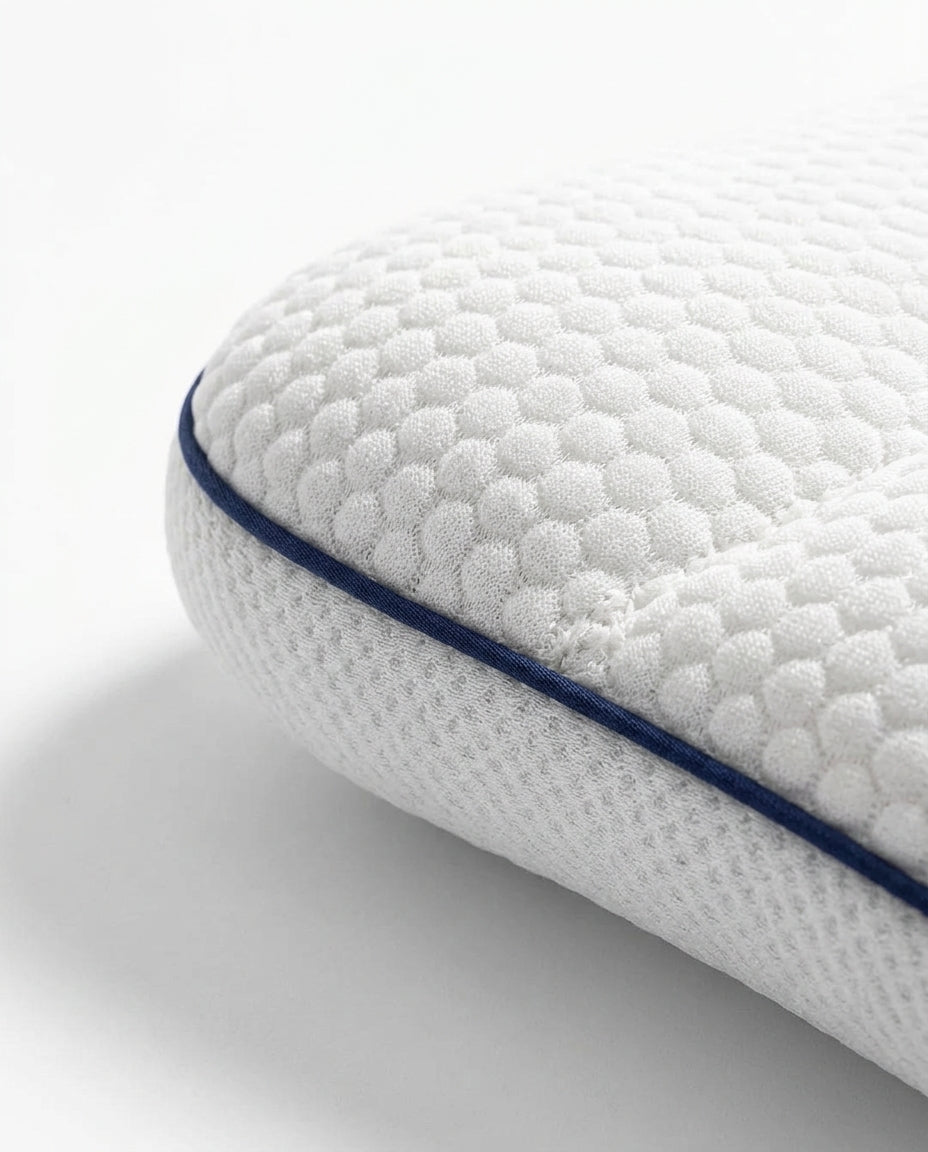 Babykudde med ergonomisk huvudgrop – mjukt stöd för tupplurar och på resan – produktbild 6