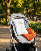 Babykudde med ergonomisk huvudgrop – mjukt stöd för tupplurar och på resan – produktbild 10