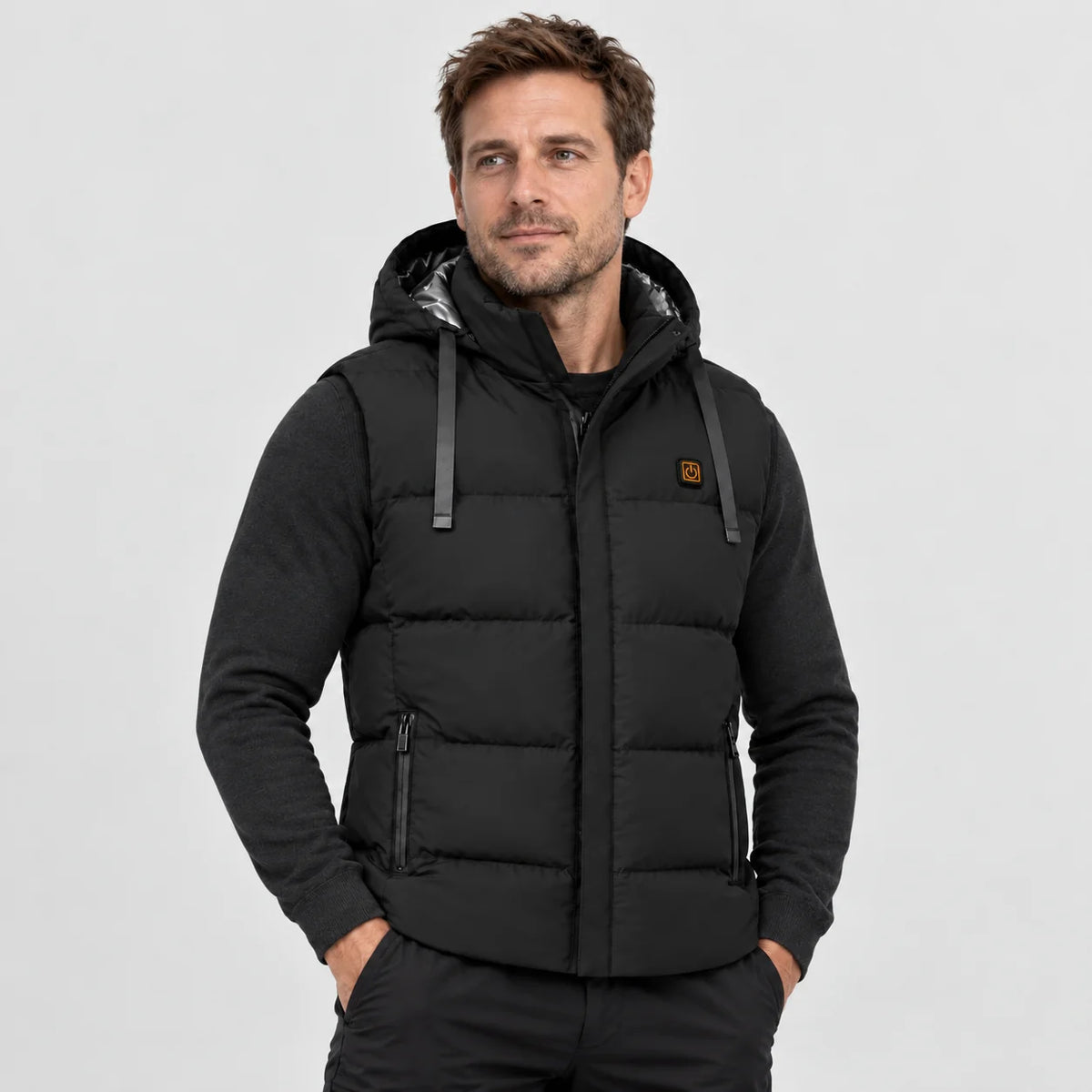 Värmeväst unisex med huva PyreFit Horizonor, på modell, framifrån