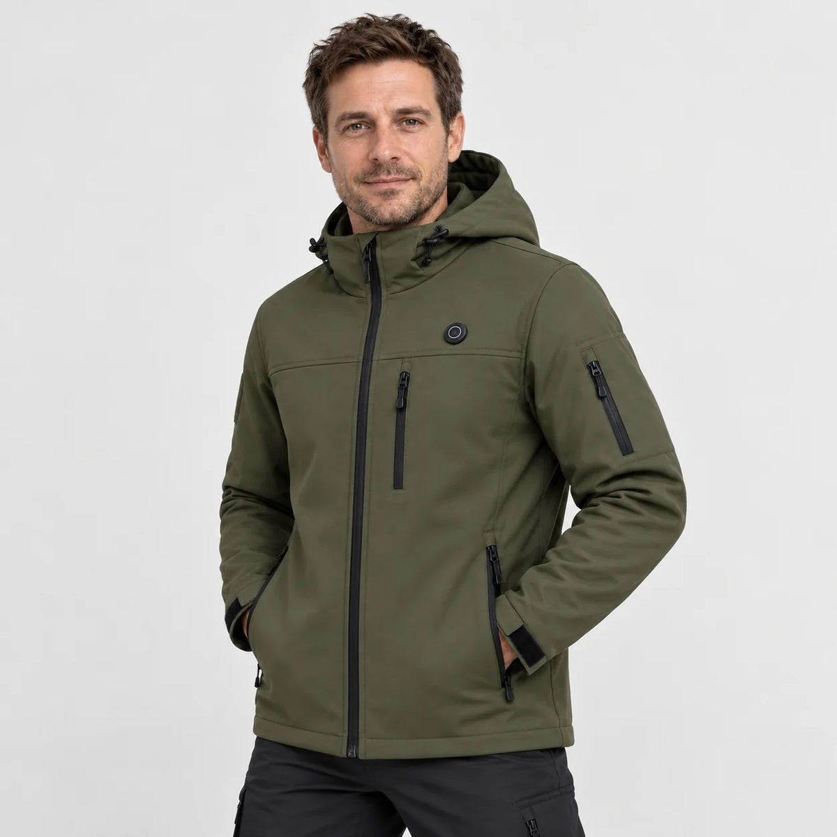 Värmejacka i softshell PyreFit Novera, på modell, framifrån