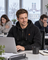 Uppvärmd hoodie unisex med dragkedja PyreFit Olivora en vinterdag: på kontoret