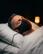 Ansiktsmask – värme eller massage – man med mask liggande